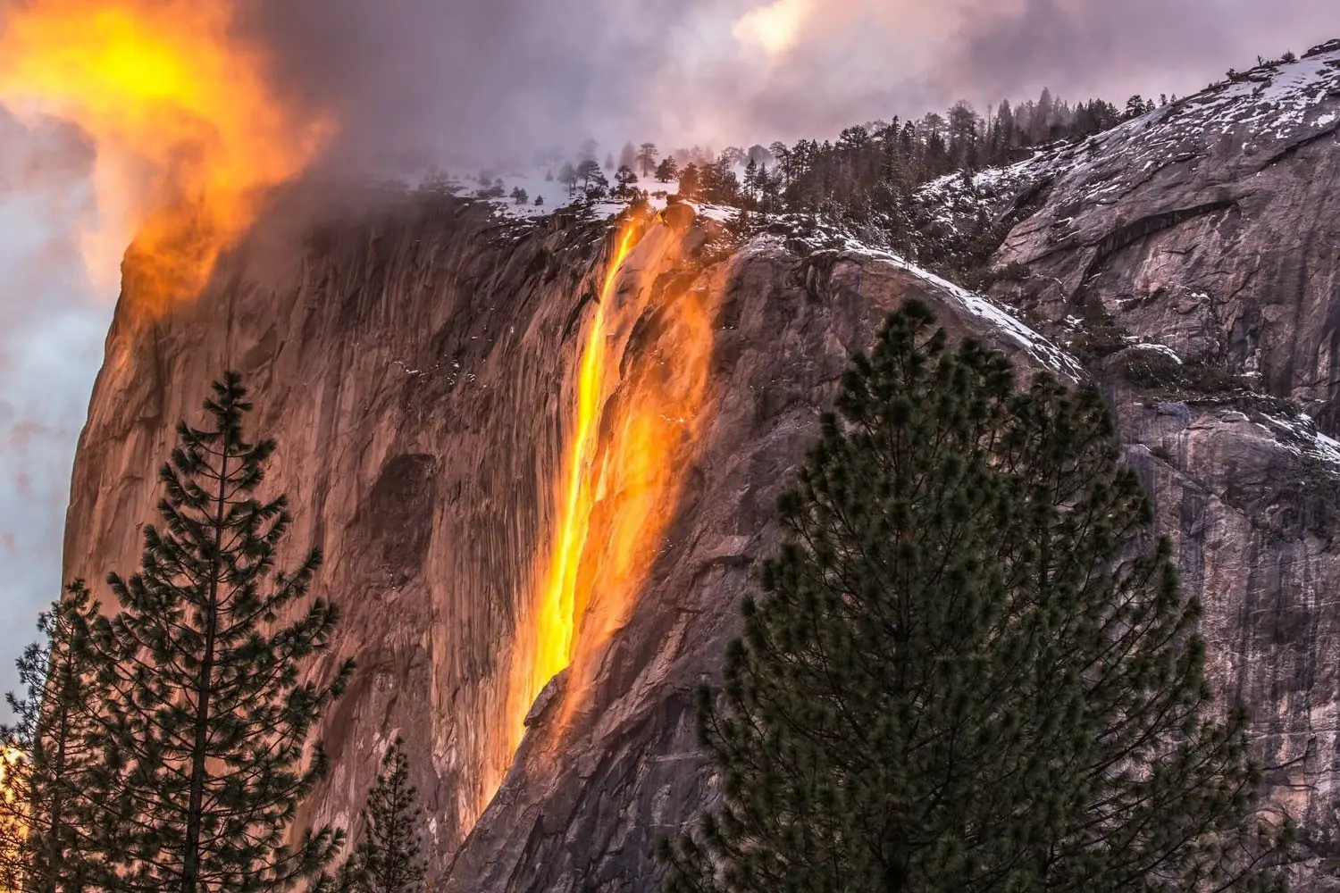 آبشار آتشین آمریکا