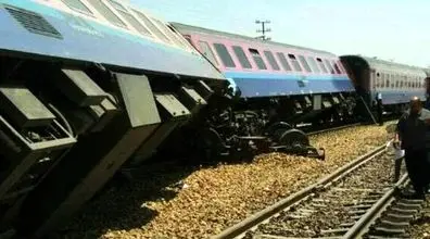 خارج شدن قطار مسافربری از ریل | حادثه تلخ دیگری در ایران 