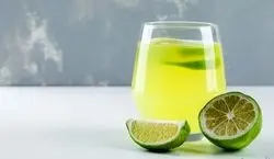 اول صبح آب ولرم و لیمو ترش بخور + فواید 