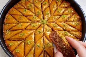 طرز تهیه باقلوا استانبولی ساده و سنتی با طعمی بی نظیر + نکات 