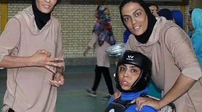 ویدیوی عجیب دیگر از خواهران منصوریان در پارکینگ