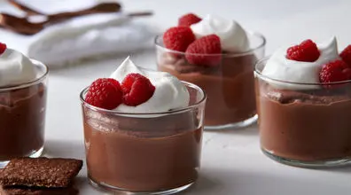 دسر ساده و خوشمزه موس شکلات و تمشک | آموزش موس فرانسوی