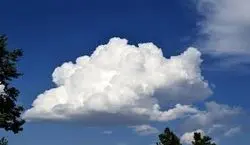 ویدیوی حیرت انگیز از منظره زیبای ریزش ابر بین کوه های هیمالیا