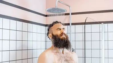 میخوای موهات نریزه؟ این ترفند رو تو حمام انجام بده!
