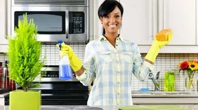 لکه های روغنی دیوارهای آشپزخانه رو اینجوری تمیز کن | ترفندهای خانه تکانی