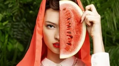 این ماسک هندوانه پوستت رو 10 سال جوونتر میکنه! + طرز تهیه