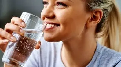 با نوشیدن آب ولرم بیماری ها رو از خودت دور کن