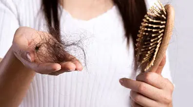 برای جلوگیری از ریزش مو چه بخوریم؟ | انواع دمنوش‌ های مفید برای بدن و مو 