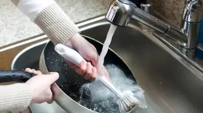ترفند های ساده برای تمیز کرن قابلمه | بهترین روش تمیز کردن و برق انداختن ظروف و قابلمه تفلون سوخته
