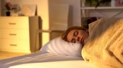 خوابیدن بدون پتو باعث کاهش کیفیت خواب می شود؟ | تاثیر باورنکردنی خواب با پتو