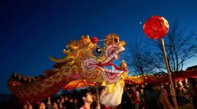 توصیه های عجیب برای جلوگیری از بدشانسی در سال اژدها چینی!! + عکس