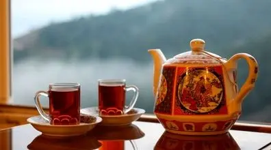 نوشیدن چای چه فواید و مضراتی برای بدن دارد | خواص کافئین برای بدن