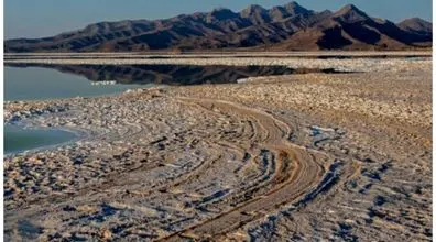 جان گرفتن دریاچه ارومیه با بارش برف + تصاویر دیدنی 