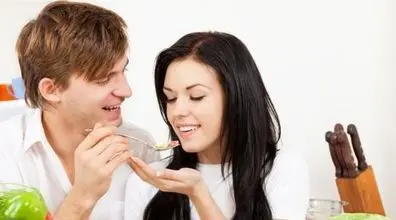 هرگز قبل و بعد از رابطه‌ جنسی شیر نخورید | مضرات وحشتناک مصرف شیر 