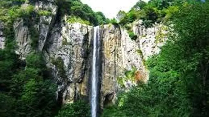 آبشار میه کومه، بهترین جاذبه استان گیلان برای سفر تابستانی + عکس