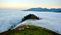 تجربه سفر در میان ابرها | پاییز گردی رویایی در جنگل ابر شاهرود! + عکس 
