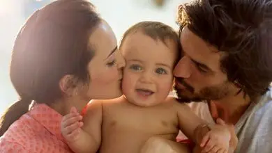 به این دلایل بچت رو ببوس | بوسیدن بچه ها توسط پدر و مادر چه فوایدی داره؟ 