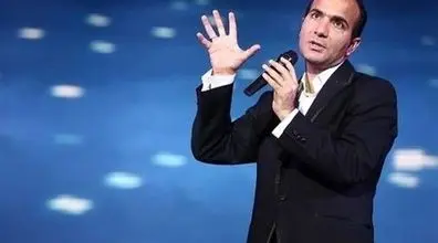(ویدیو) کنسرت خنده دار حسن ریوندی: عاقبت راه رفتن با شلوار پاره