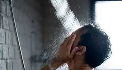 در این زمان ها هرگز حمام نکنید | چه زمان هایی به حمام نرویم؟ 