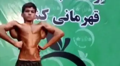 زیربغل های عجیب پسر بدنساز ایرانی خبرساز شد!