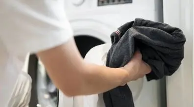علت سفیدک زدن لباس تو ماشین لباسشویی چیه؟ + راه حل