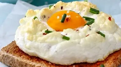 این بار به جای نیمرو ساده، کیک نیمرو بپز! | پختن تخم مرغ به سبک جدید + فیلم
