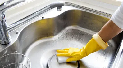 جرم های سینک ظرفشویی رو اینجوری تمیز کن | روش تمیز کردن سینک ظرفشویی در جنس های مختلف 