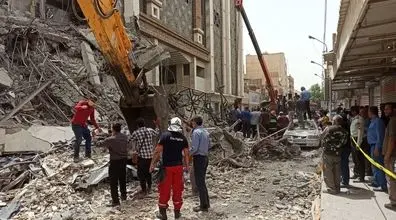 آخرین وضعیت ریزش ساختمان متروپل آبادان | 80 نفر زیر آوار ساختمان تجاری