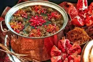 طرز تهیه آش انار به سبک شهرهای مختلف ایران برای شب یلدا 