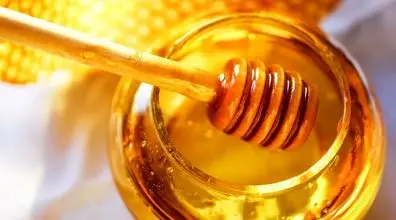 فرق عسل طبیعی و تقلبی چیست؟ | باور های غلط در مورد تشخیص عسل طبیعی و تقلبی!