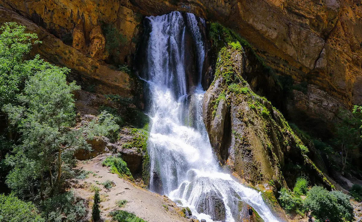 آبشار آب سفید