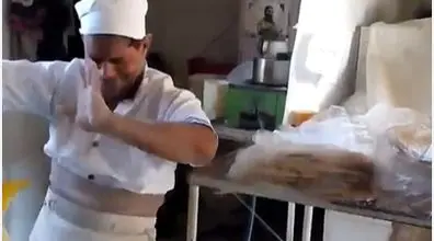 فیلمی دیدنی از رقص یک نانوا درحال پخت نان 