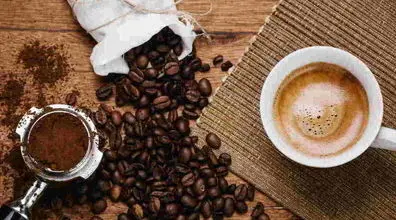این ساعت از روز هرگز قهوه ننوشید ! | نوشیدن قهوه باعث بروزچه بیماری هایی می شود؟