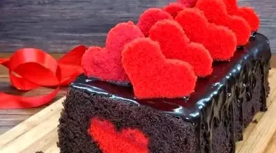 کیک با قلب مخفی، شگفتانه‌ ای برای روز ولنتاین + طرز تهیه 