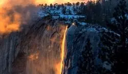 تو این آبشار مرگبار به جای آب، آتش میریزه! + عکس 